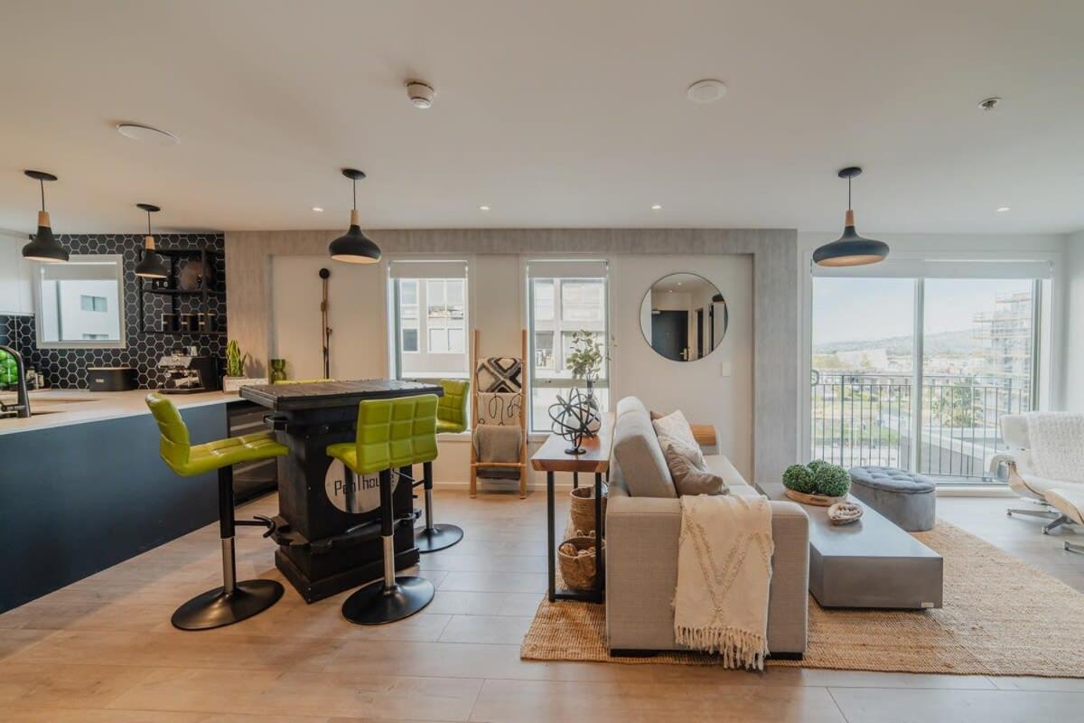 Penthouse Perfection - 2Br Elegance On Worcester St Christchurch Exterior foto